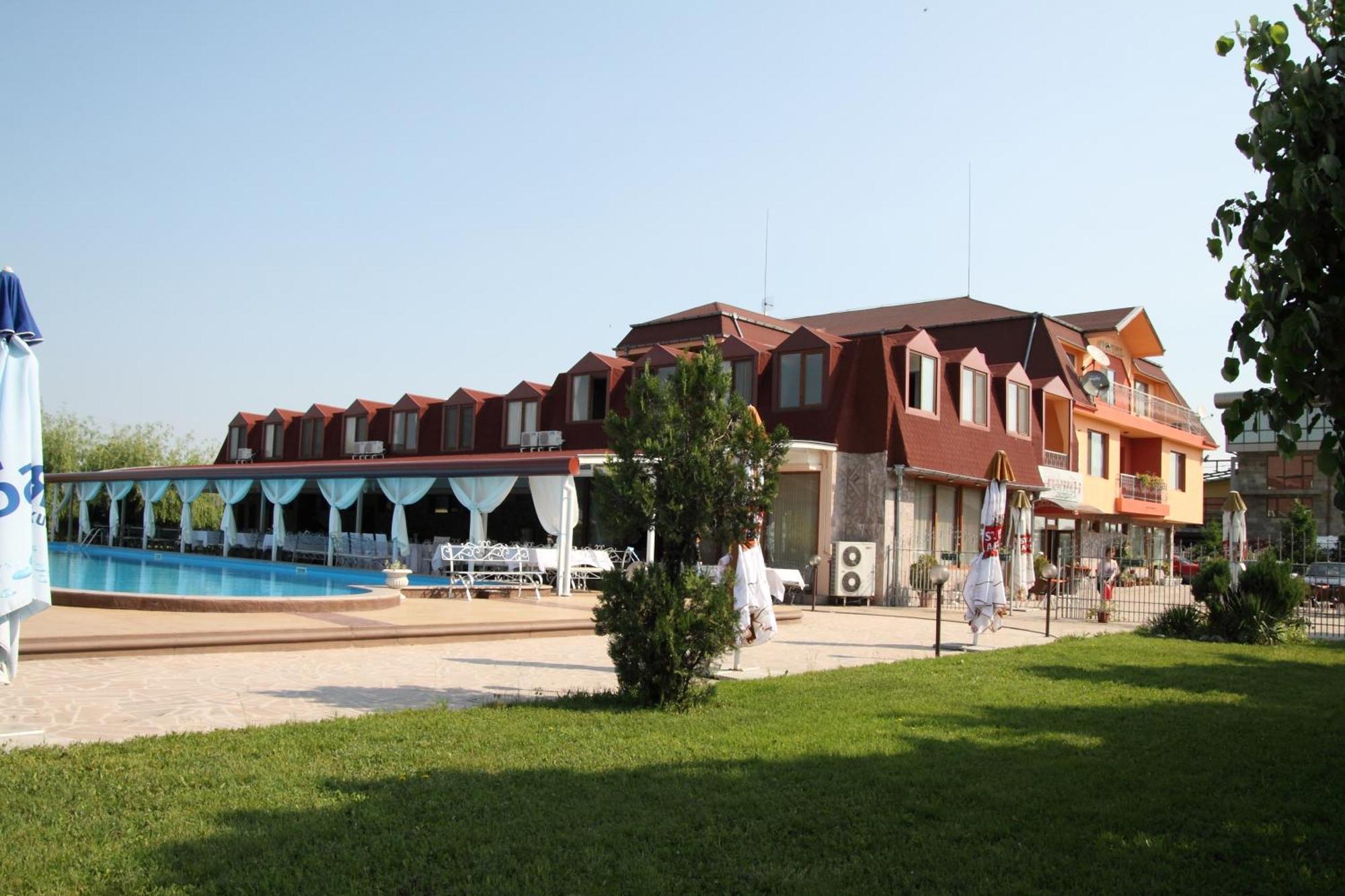 Complex Racic Hotel Voyvodinovo Exterior foto