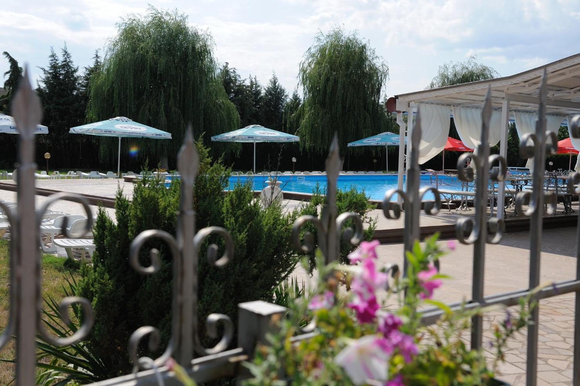 Complex Racic Hotel Voyvodinovo Exterior foto