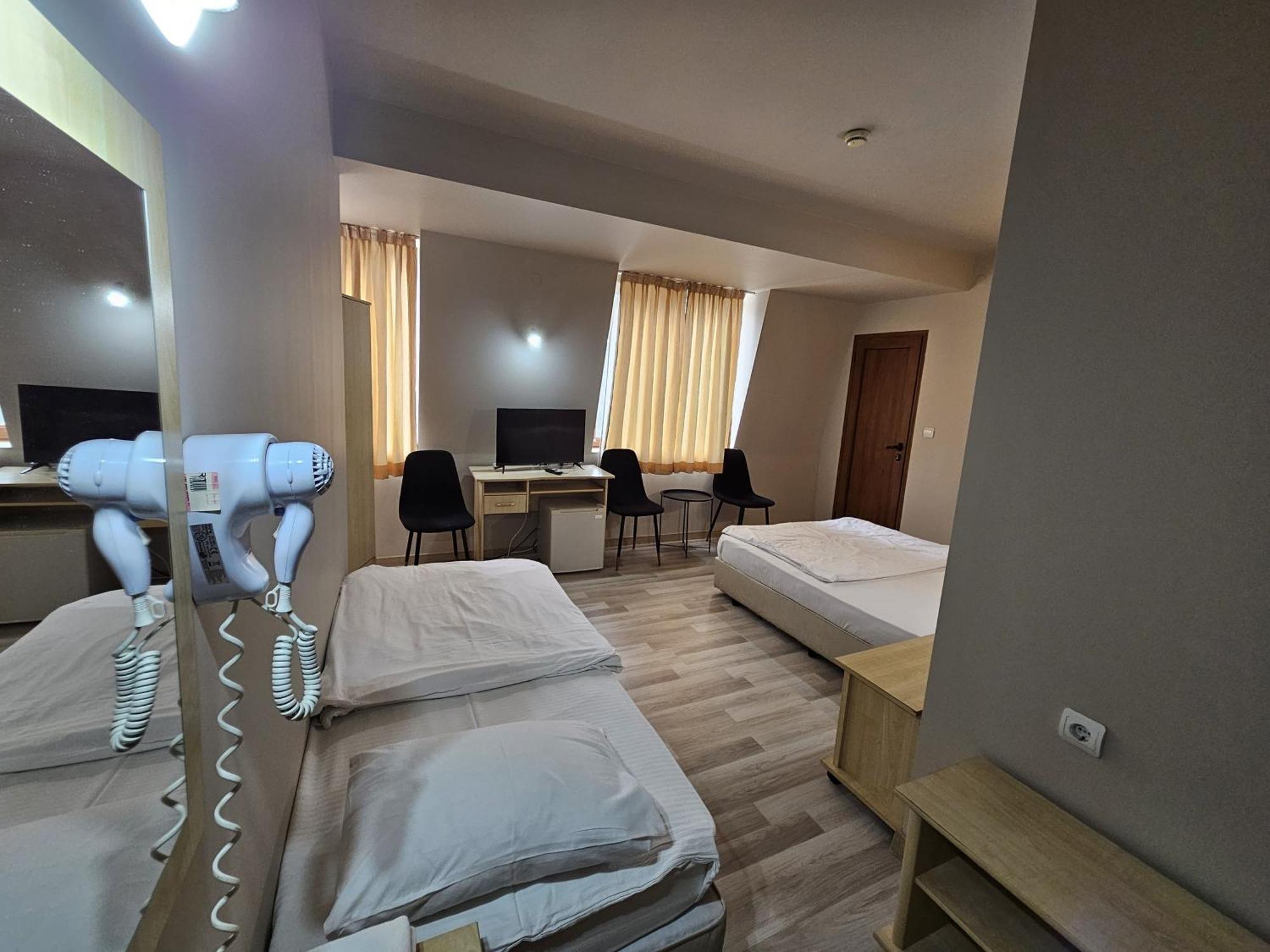 Complex Racic Hotel Voyvodinovo Exterior foto